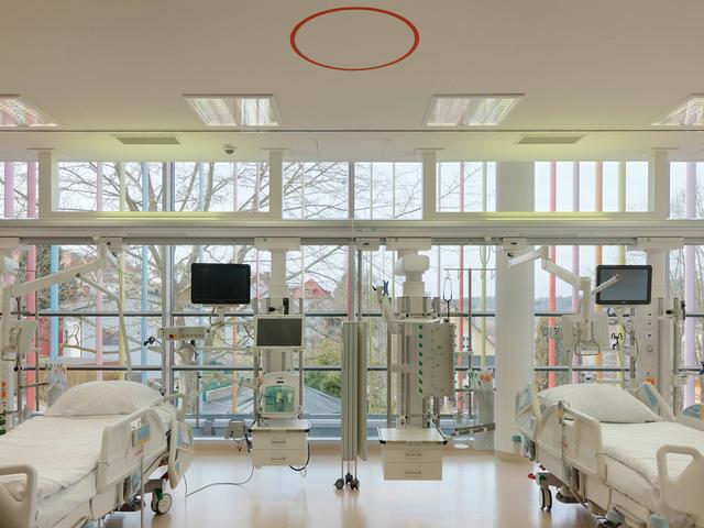 Jedes Intensivbett in den hellen Räumen in Feldbach wird höchsten funktionellen, personellen und organisatorischen Anforderungen gerecht.