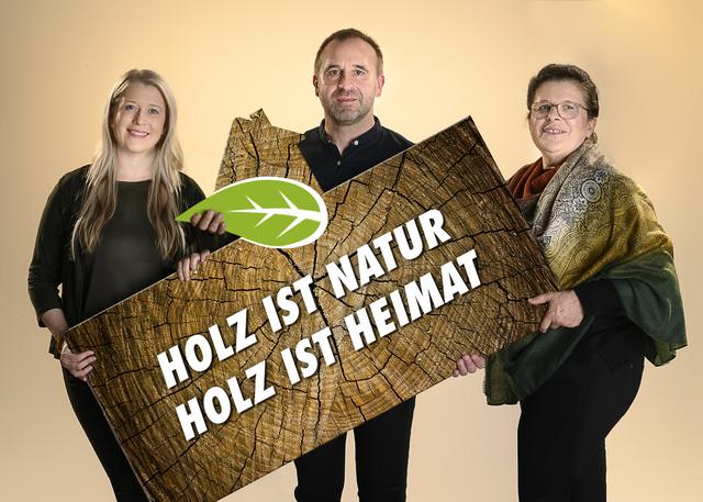 Das Bild zeigt Kassler 3 von links nach rechts mit Juniorchefin Ing. Katharina Kassler, Baumeister und Holzbaumeister Hannes Hassmann und Seniorchefin Steffi Kassler.