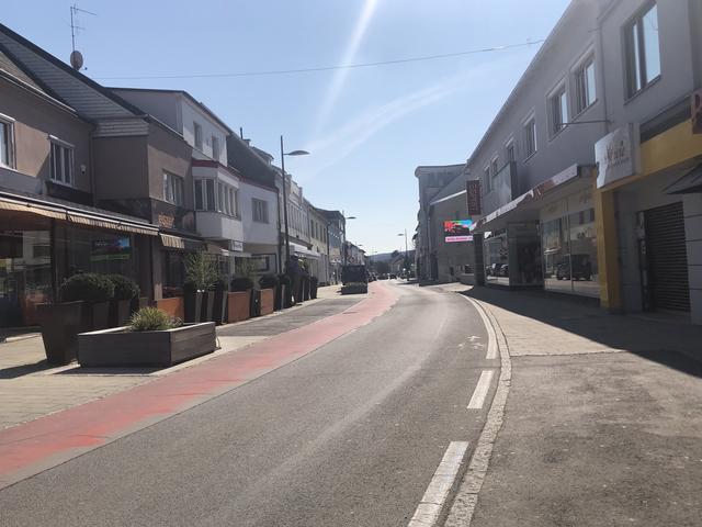 Geschlossene Geschäfte und leeren Einkaufsstraßen – wie hier in Operpullendorf – prägt das Bild in allen Städten Burgenlands.
