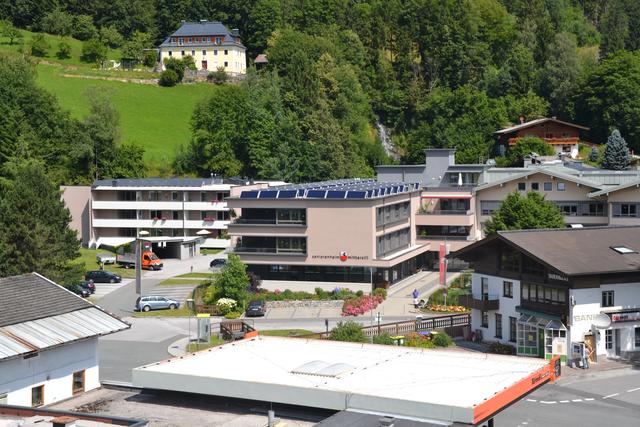 Wie das Land Salzburg informiert, wurde eine Person im Seniorenwohnheim Mittersill positiv auf das Coronavirus getestet.