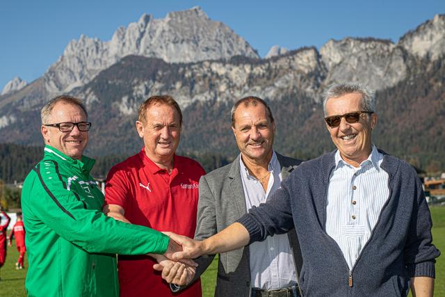 Kein Turnier und kein Finaltag in St. JohannT - die Vorfreude war groß, die Absage aber keine Frage. von links: Fred Neuner (SK St. Johann in Tirol), Hans Grübler (Cheforganisator Cordial Cup), Peter Ellmerer (Marktgemeinde St. Johann in Tirol), Reinhard Gamper (Obmann Stellvertreter Tourismusregion St. Johann inTirol)