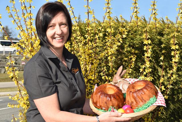 Ingrid Teppan weiß, dass ein Kärntner Reindling zur Osterjause gehört.