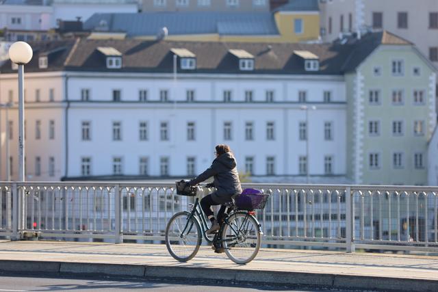 Das Fahrrad ist mittlerweile ein beliebtes Fortbewegungsmittel, um von A nach B zu kommen.