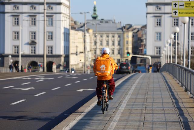 Dem Genuss von Speisen aus aller Herren Länder können die Linzer weiterhin nachgehen, denn für die Lieferung sorgen die Fahrrad-Zusteller.