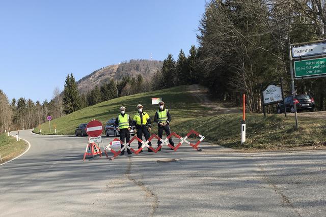 Die Gaisbergstraße ist an diesem Wochenende für Autos und Motorräder gesperrt. Die Salzburger Polizei verstärkt ihre Kontrollen zu den Corona-Ausgangsbeschränkungen. | Foto: Landespolizeidirektion Salzburg