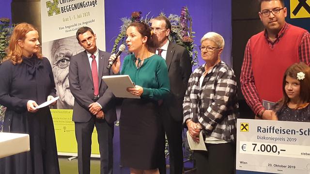 Riesenjubel in der evangelischen Pfarrgemeinde Simmering: Die Glaubenskirche wird für ihr Projekt „Inklusive Gemeinde“ mit dem österreichweiten Diakoniepreis ausgezeichnet.