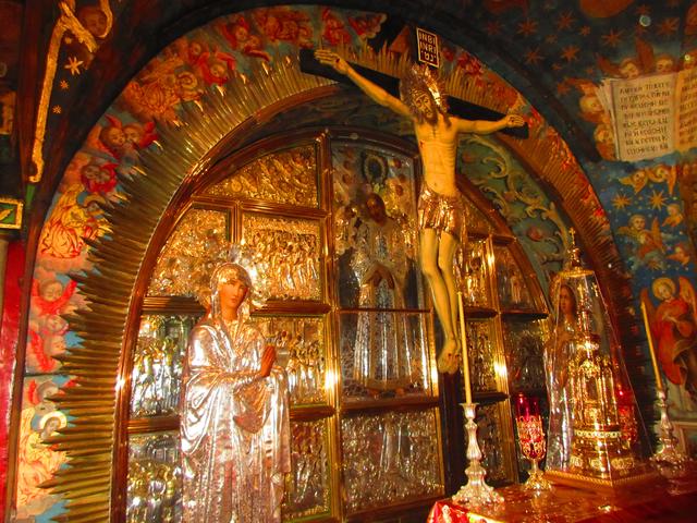 Der Kreuzigungsaltar (Golgotafelsen) in der Grabeskirche in Jerusalem