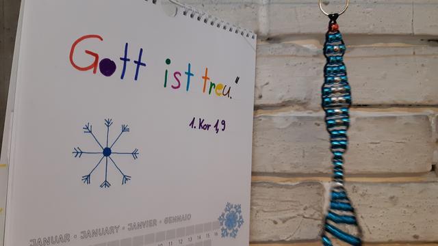 Die Glaubenskirche als Auktionshaus: Im November werden von evangelischen Kindern aus dem Gymnasium Geringergasse gestaltete Kalender, Stofftaschen und Vieles mehr zugunsten des Gustav Adolf-Vereins versteigert.