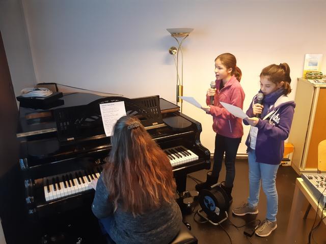 Vielsprachigkeit - von Deutsch über Englisch, Tschechisch bis zu Japanisch - ist Trumpf beim zweiten Glaubenskirchen-Karaoke. 