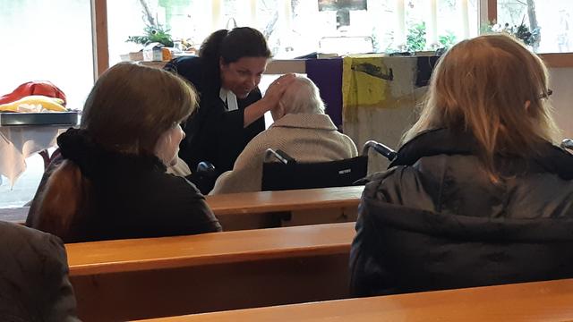 Entschleunigung ist das Schlüsselwort beim Adventsgottesdienst speziell für Menschen mit Demenz 