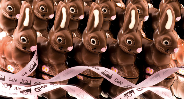 Aida versüßt Wiener Kinder- und Altenheimen Ostern.