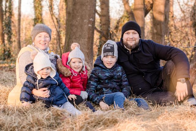 Mit Frau und Kindern genießt Michael Mann kurze Spaziergänge an der frischen Luft