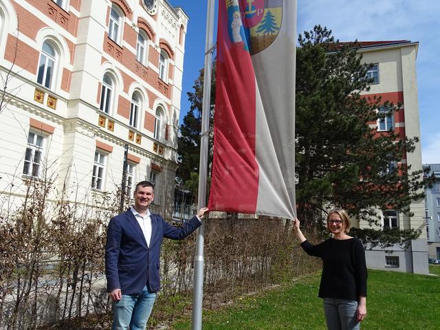 Andreas Eisenbock (l.) und Michaela Schüchner fördern Penzings Betriebe in Zeiten von Corona.