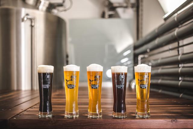 Das Gaminger Kartausenbräu gibt's jetzt auch online: Das selbst gebraute Bier ist in fünf verschiedenen Sorten erhältlich.