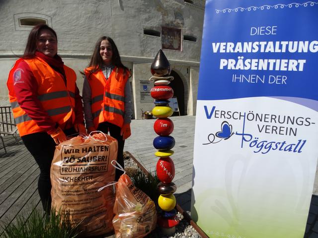 Petra Müller und Tochter Sarina Müller nach getaner Arbeit.