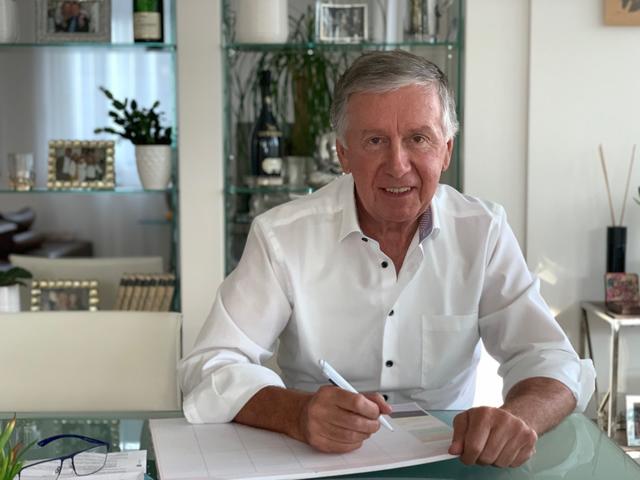In der Isolation arbeitet Walter Heindl an neuen Ideen und Rezepturen für süße Köstlichkeiten.