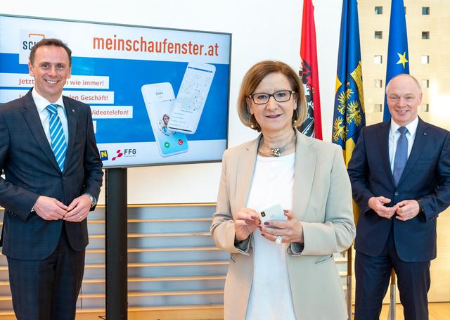 Wirtschaftslandesrat Jochen Danninger, Landeshauptfrau Johanna Mikl-Leitner, ecoplus Geschäftsführer Helmut Miernicki.
