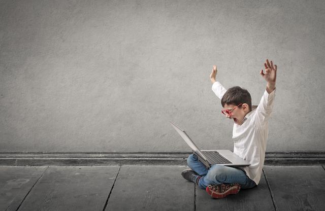 Nicht alle Kinder haben die gleichen Möglichkeiten, im Home-Learning dem Unterrichtsstoff zu folgen. Alleine in Wien fehlen bis dato mehr als 3.000 Computer für Kinder.