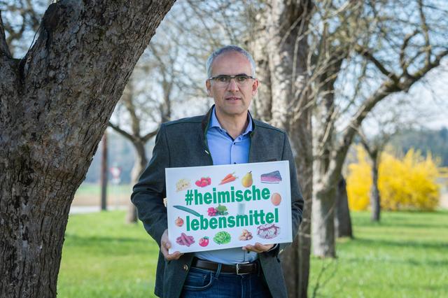 Kammerobmann Manfred Kohlfürst zeigt sich erfreut.