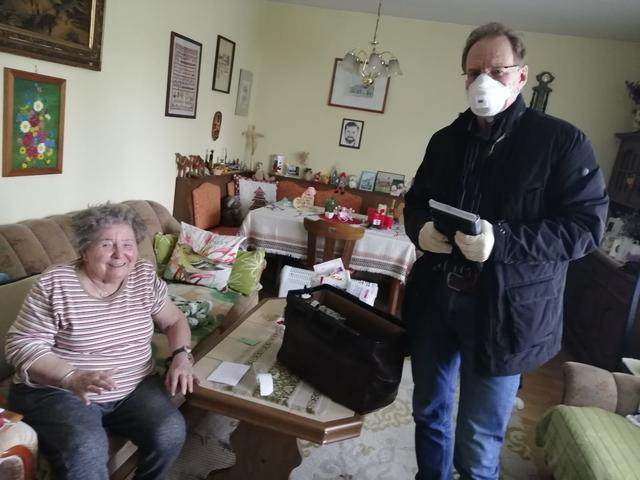 Dr. Reischenbacher mit seiner Patientin.