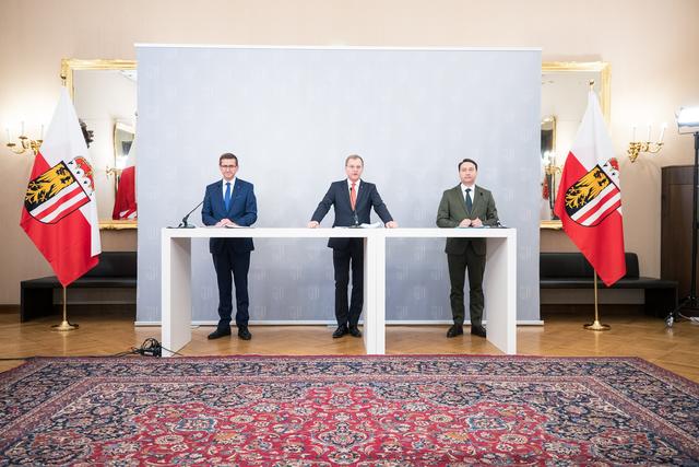 v.l.: Landeshauptmann Thomas Stelzer, Wirtschafts-Landesrat Markus Achleitner und Landeshauptmann-Stellvertreter Manfred Haimbuchner.
