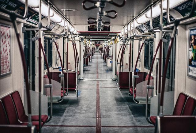 Die Mundschutzpflicht wir dab 14. April auf öffentliche Verkehrsmittel ausgeweitet.