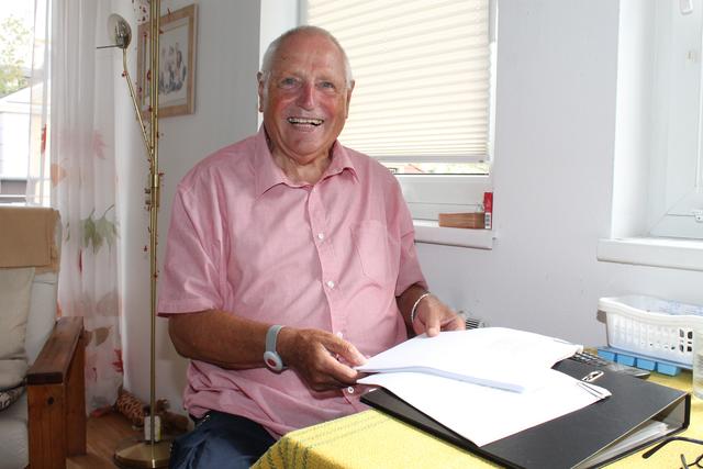 Hubert Kronlachner, früher Deutschlehrer, beschäftigt sich auch im Alter noch mit Sprache.