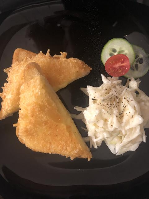Auf der heutigen Speisekarte stehen Bergkäse-Croutons mit Cole Slaw.