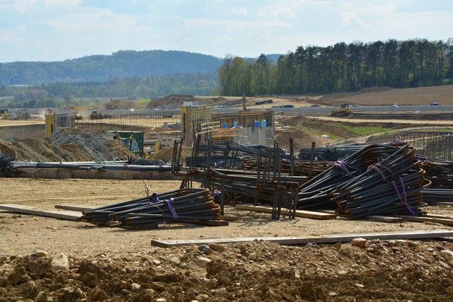 Etappenweise hochgefahren werden die Arbeiten am Tunnel Rudersdorf, am Knoten Riegersdorf und an den Klappbrücken bei Rudersdorf. | Foto: Veronika Teubl-Lafer