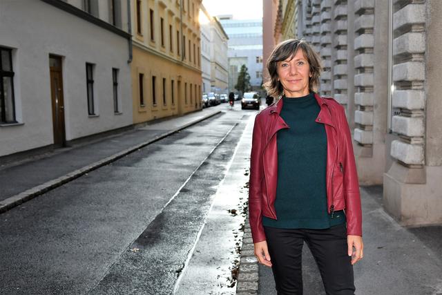 Vizebürgermeisterin Birgit Hebein (Grüne) schafft mit temporären Begegnungszonen mehr Platz für Fußgänger.