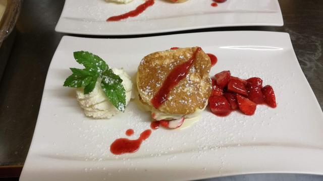 Blinis zubereitet mit Buttermilch werden besonders fluffig.  | Foto: Thurner