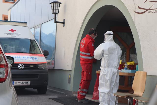 Coronavirus: Freiwillige Testungen bei der Volksschule in See. | Foto: Othmar Kolp