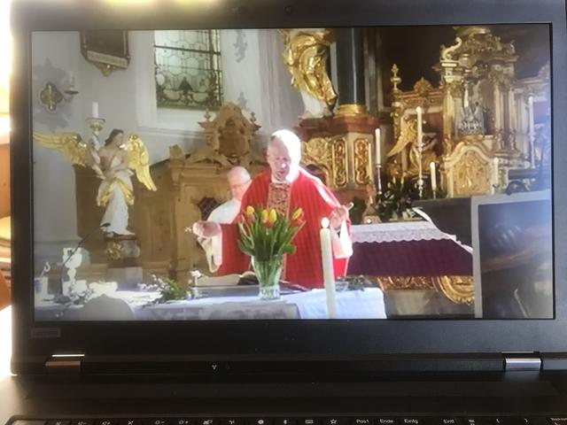 In vielen Seelsorgeräumen wird ein Live-Stream der Gottesdienste angeboten, beispielsweise auch im Seelsorgeraum Unteres Paznaun.