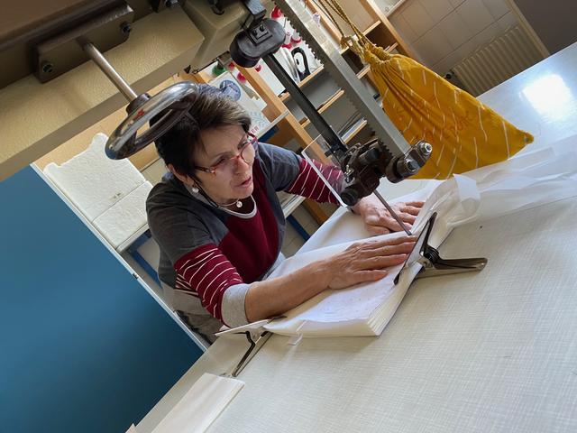 Derzeit werden im CHS MNS_Masken gefertigt | Foto: CHS Villach