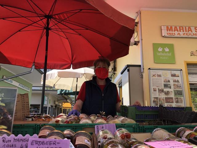 "Die Kunden kaufen lieber bei uns, als im Supermarkt ein", sagt Kojen-Betreiberin Michaela Zeilmayr. | Foto: BRS/Gschwandtner