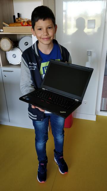 "Computer für Alle": Alex hat bereits einen Laptop bekommen.