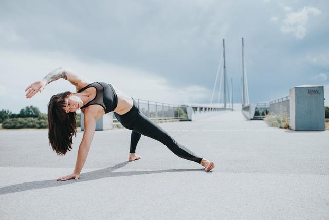 Carola Fassl ist Trainerin im "Little Yoga Room".
