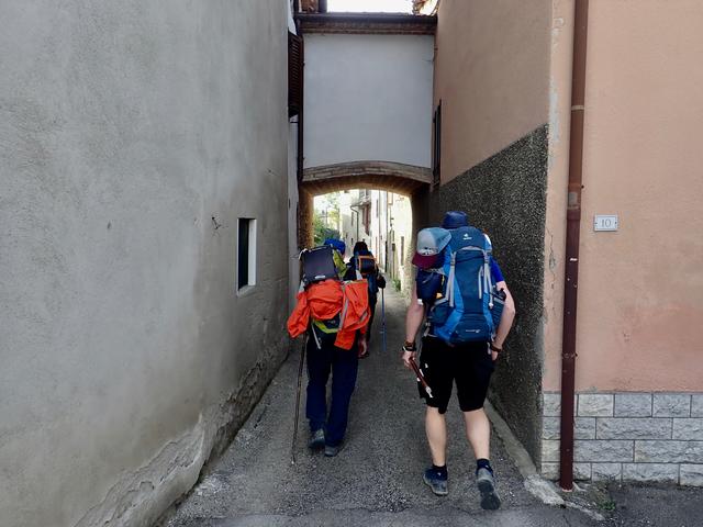 Nach einer ungemütlichen Nächtigung im Kellergeschoss, waren wir heilfroh, dass es wieder weiterging.