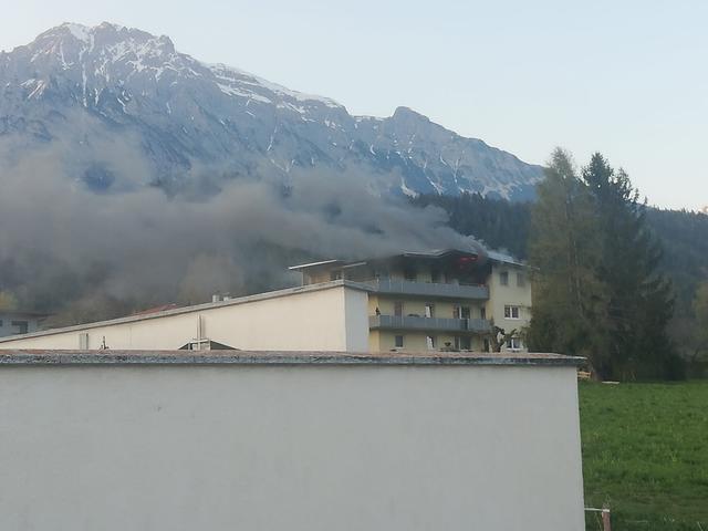 Laut Polizei kann nicht ausgeschlossen werden, dass ein angeschlossener Akku eines E-Bikes den Brand verursacht hat.  | Foto: zoom.tirol