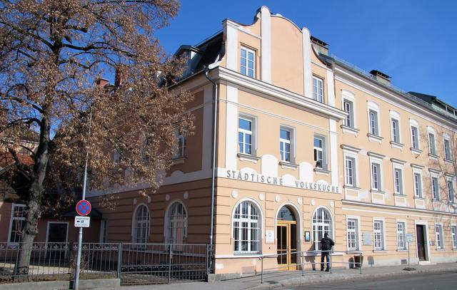Gegen Vorbestellung bietet die Volksküche ab Dienstag nach Ostern wieder die Essensausgabe für Selbstabholer an.  | Foto: StadtPresse