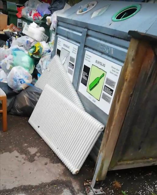 Auch Heizkörper werden einfach so abgeladen.