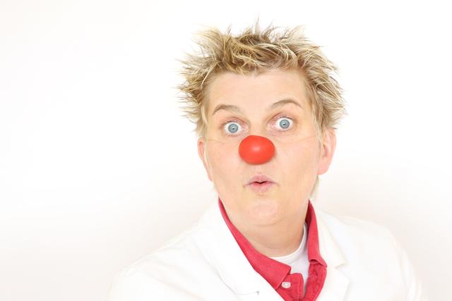 Verena Feichtenschlager ist neben ihrer Selbstständigkeit bei den CliniClowns tätig. In Corona-Zeiten betreut sie mit ihren Kollegen eine Hotline und zaubert Menschen in der Krise ein Lächeln ins Gesicht.