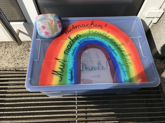 In dieser Box vor der Volksschule werden die Zeichnungen und Briefe der Kinder gesammelt.  | Foto: Volksschule Ulrichsberg