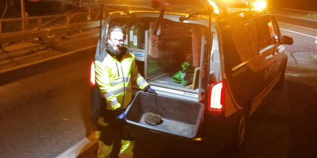 Traffic Manager Andreas Gartner mit dem Igel.