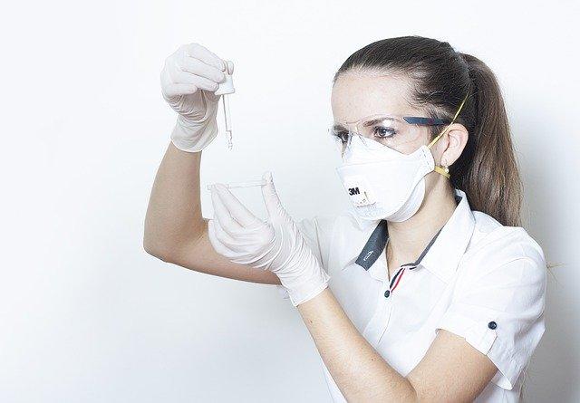 Lieferungen von Schutzmaterial durch den Bund – für medizinisches und Pflegepersonal – kommen jetzt in die Gänge. | Foto: Pixabay/Skica911