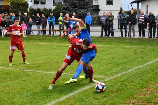 Fußballduelle und Derbys im Bezirk wird es in den kommenden Monaten keine mehr geben.