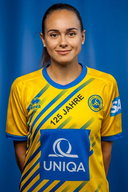Flügelspielerin Melanie Lienbacher begann ihre Fußballkarriere bei der U10 vom SV Langenzersdorf.