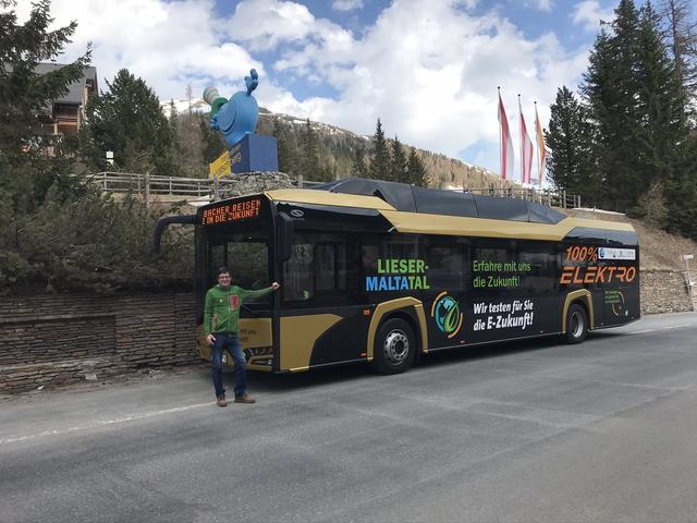 Busunternehmer Martin Bacher hat den E-Bus erfolgreich auf die Katschberghöhe chauffiert und führte gemeinsam mit Franz Aschbacher den Test durch. | Foto: Aschbacher