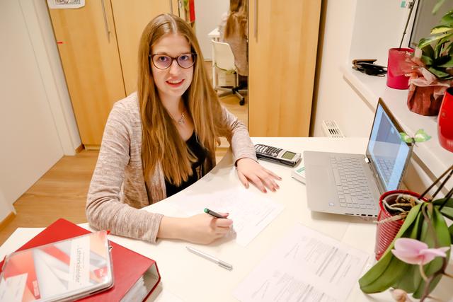 Junglehrerin Sissy Pirafelner hat den Umstieg auf E-Learning an der FS Kleinraming erheblich erleichtert.  | Foto: Fachschule Kleinraming