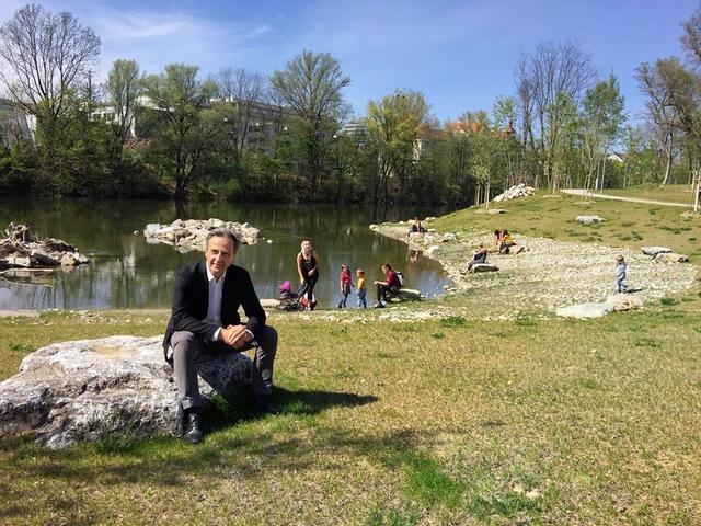 Bürgermeister Siegfried Nagl hat die Augartenbucht voller Freude eröffnet. | Foto: Stadt Graz